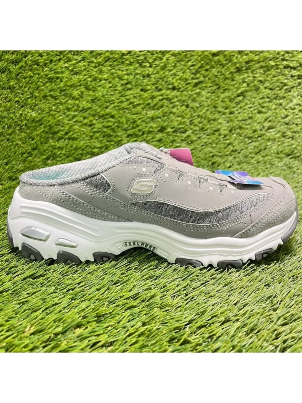 Skechers D'Lites Resilient Womens Size 7 Gray White Athletic Slip On Mule Shoes